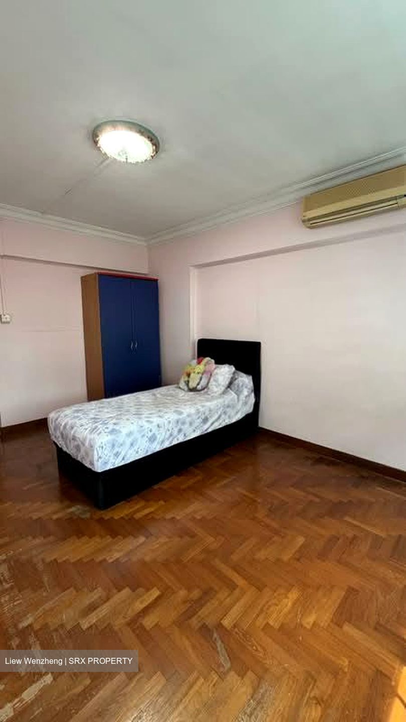 Blk 325 Jurong East Street 31 (Jurong East), HDB Executive #572242901